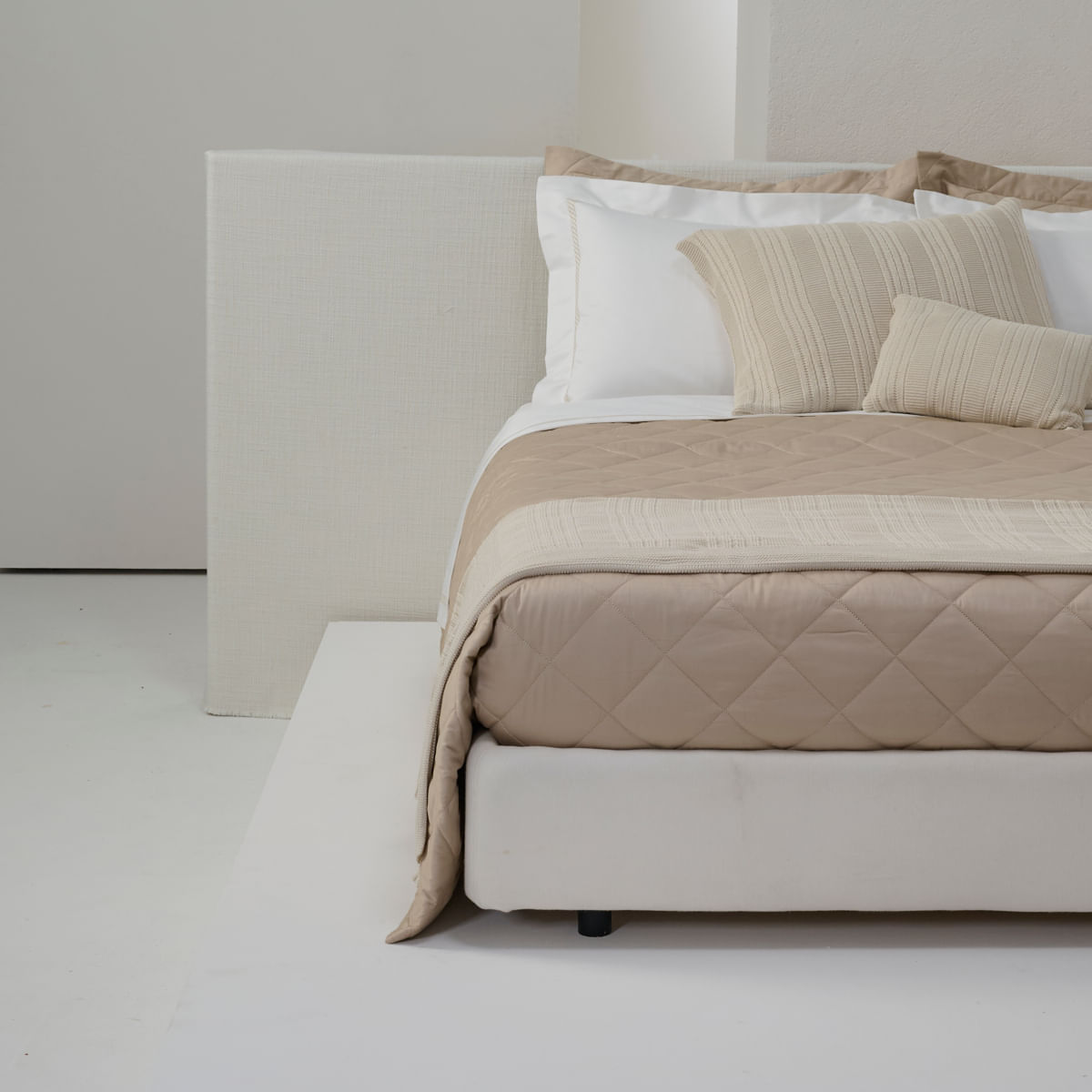 10 01 0522 CAPA DE ALMOFADA TRICOT CANELADA ME 30 x 40 Areia 001